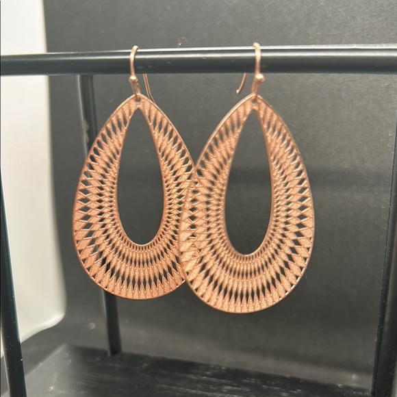 Chic Rose Gold Teardrop Earrings - Picture 1 of 1